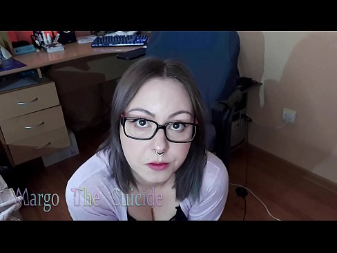 ❤️ Neska sexy betaurrekoekin dildoa zurrupatzen du kameraren aurrean ❤️ Sexu bideoa pornoan eu.xxxomg.ru ❤