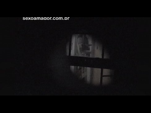 ❤️ Blondie ezkutuan grabatzen du auzoko voyeur batek adreilu hutsen atzean ezkutatuta ❤️ Sexu bideoa pornoan eu.xxxomg.ru ❤